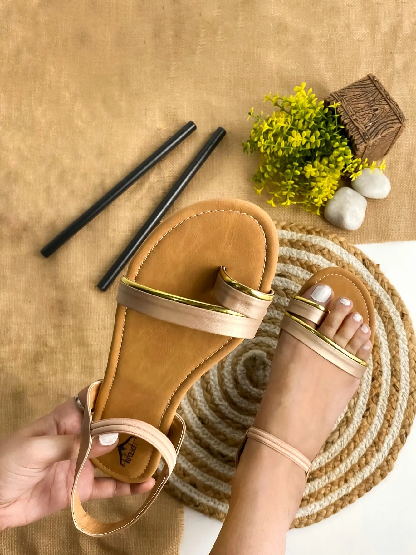 Brauch Women's Pink Thumb Strap Sandal