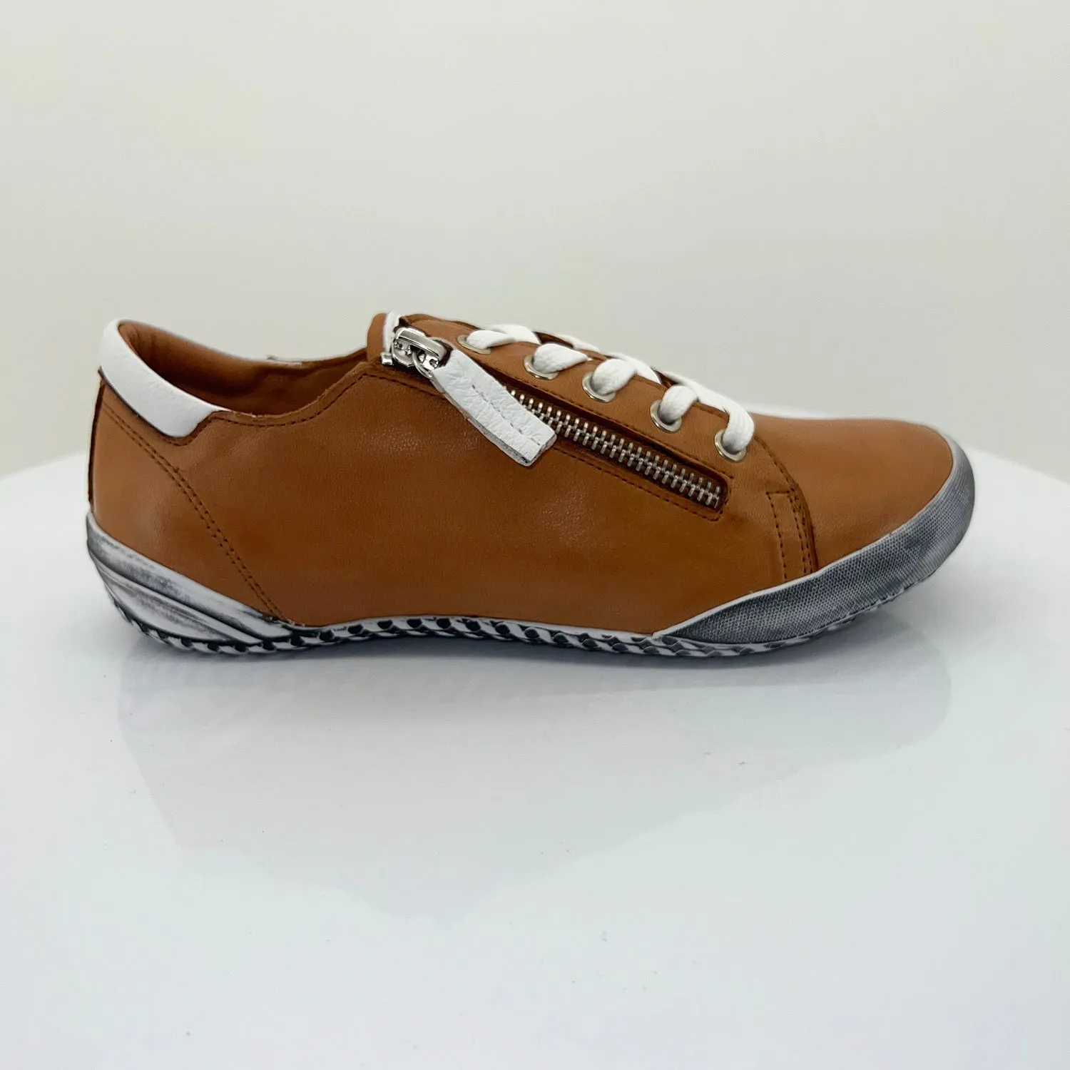 Tess Flat Sneaker - Cognac - RS12